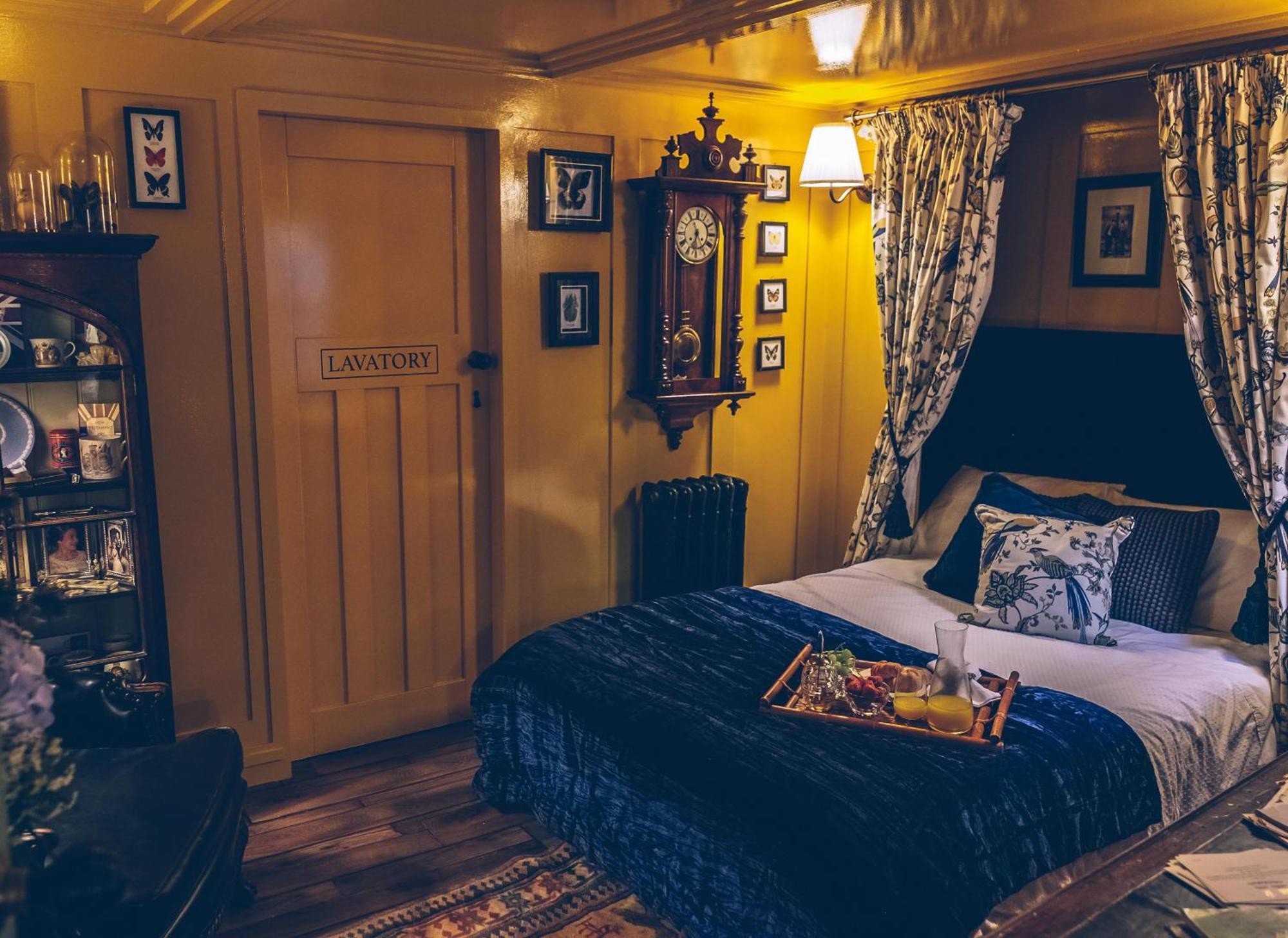 Sheddington Manor - 2 Bedroom Guest House & Cinema Belfast Exteriör bild