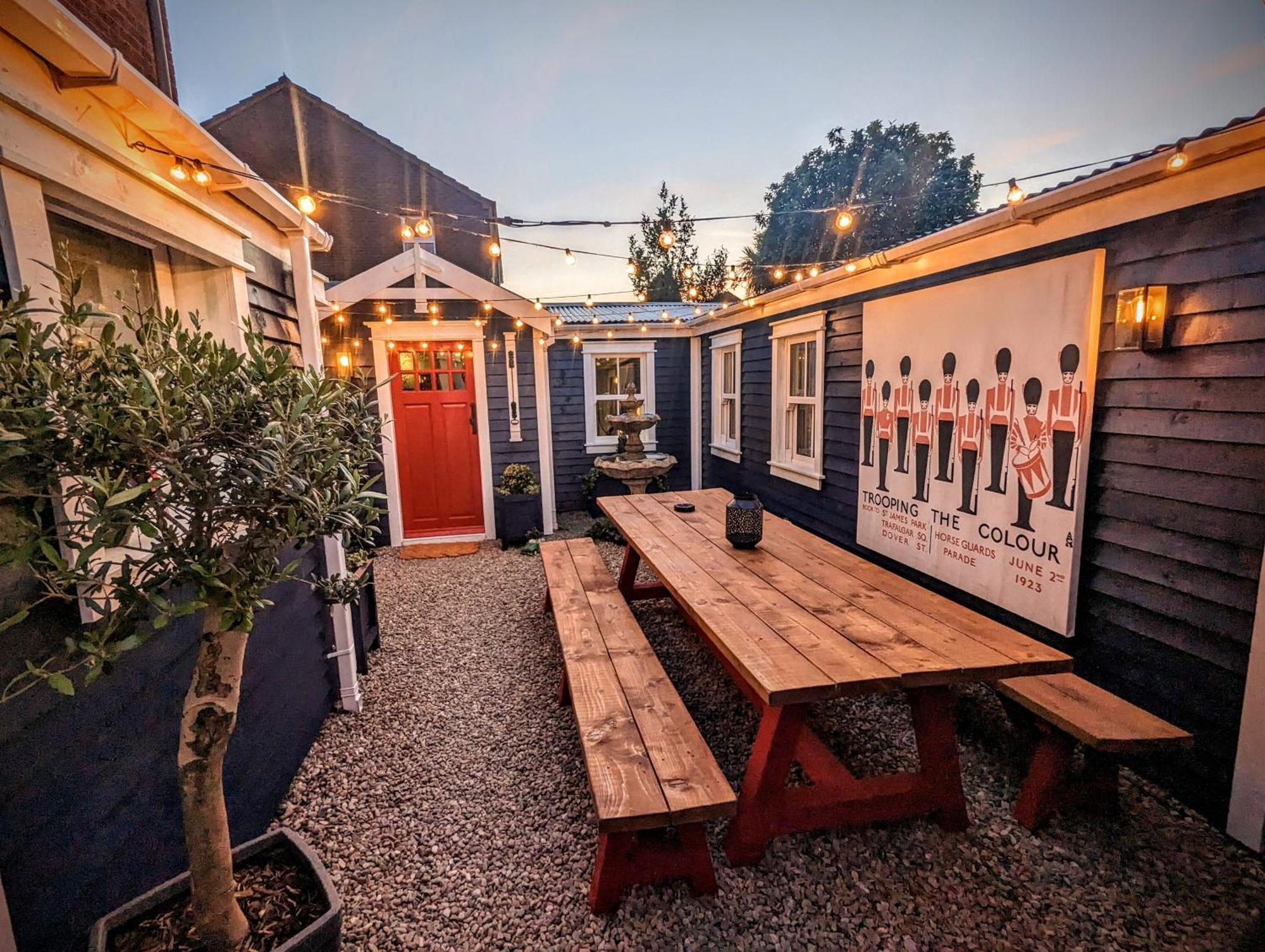 Sheddington Manor - 2 Bedroom Guest House & Cinema Belfast Exteriör bild